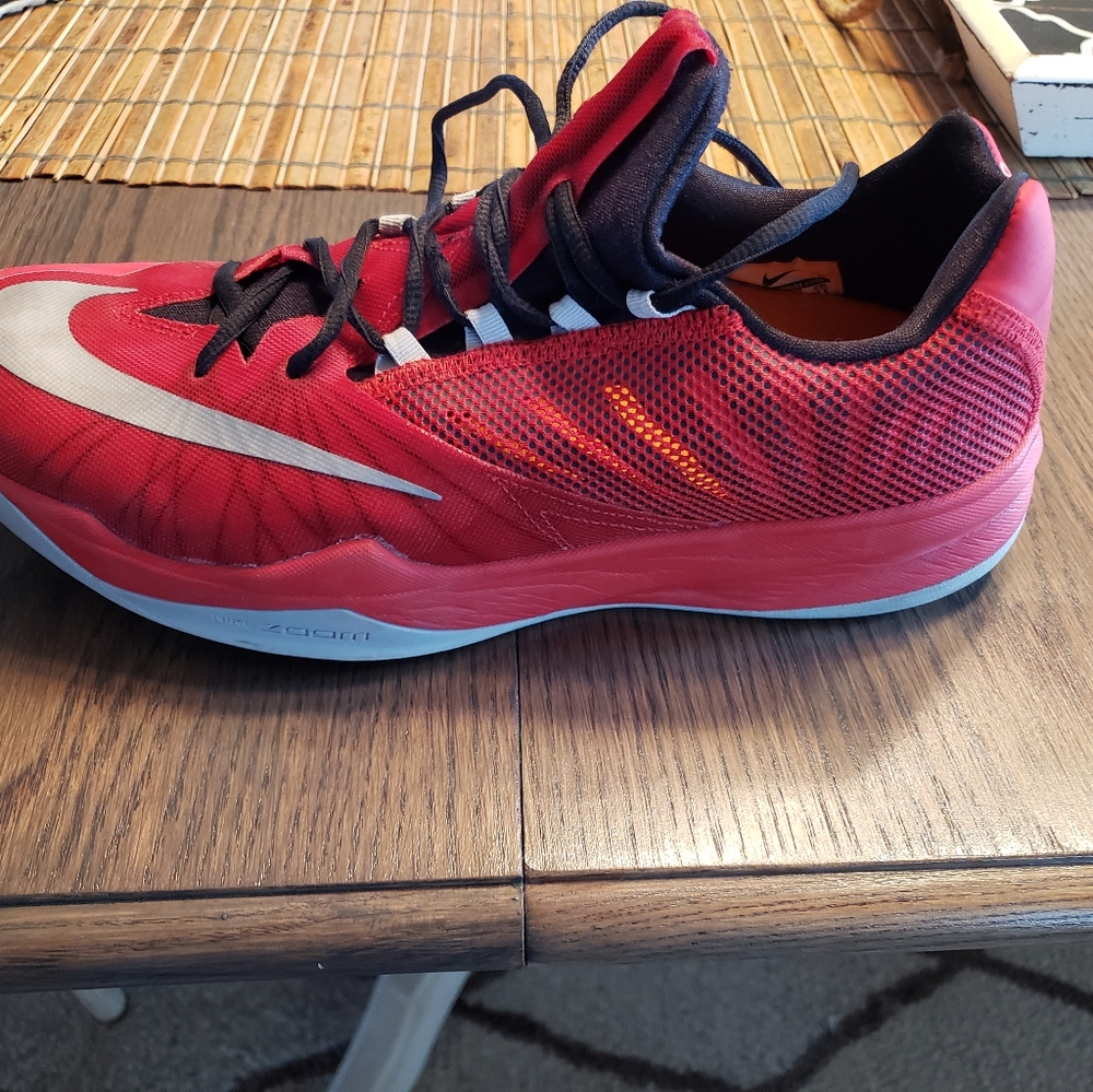 Nike zoom basketball shoes